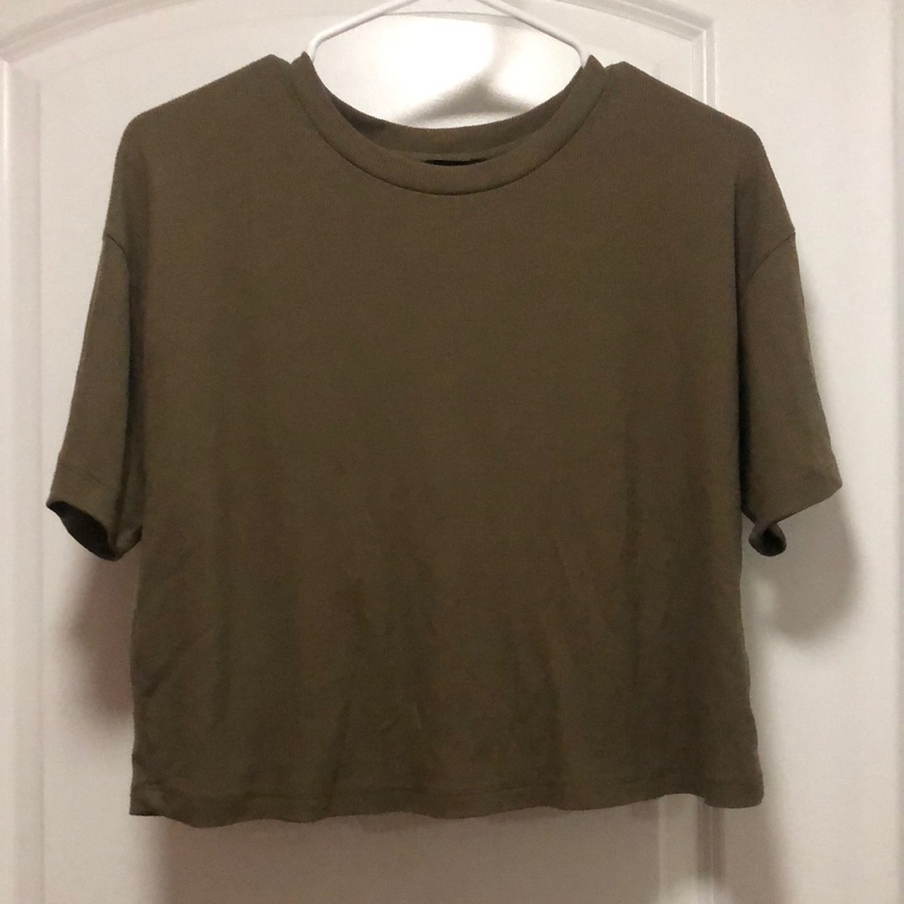Women’s Forever 21 top.